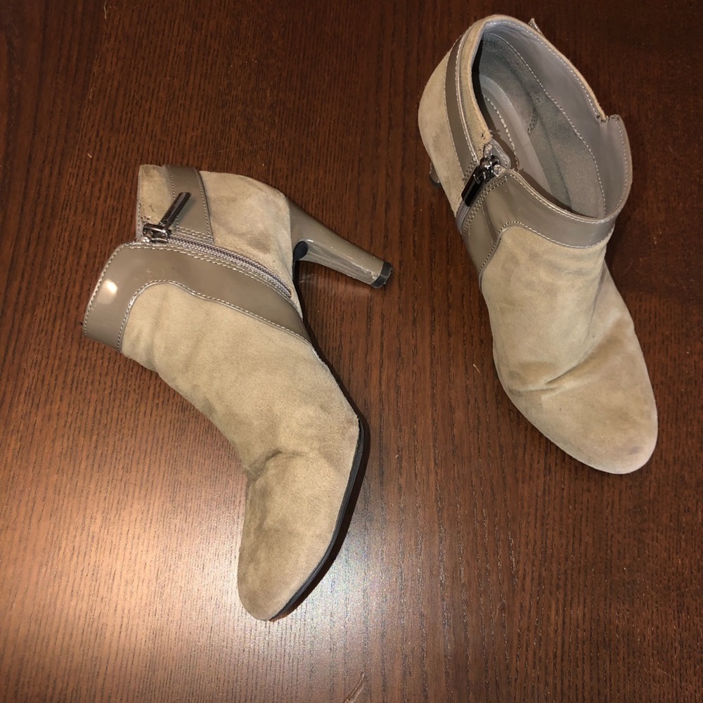 Bandolino sage green heeled booties